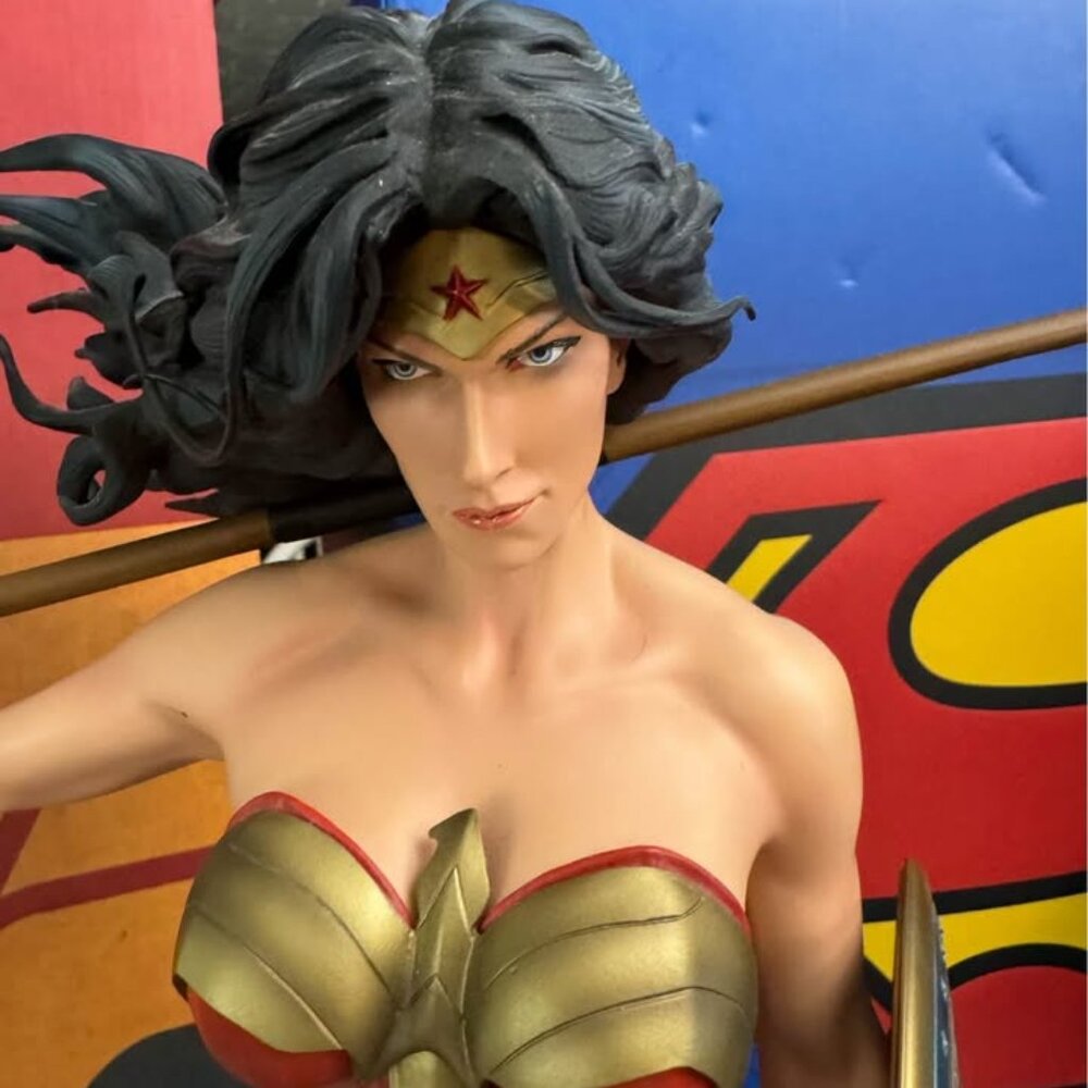 DC Sideshow Collectables - Picture 6 of 9